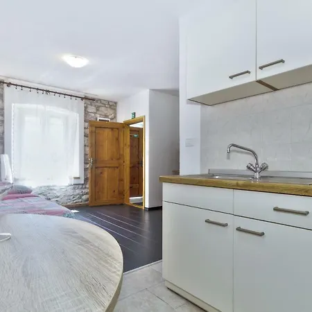 Anna Apartment *